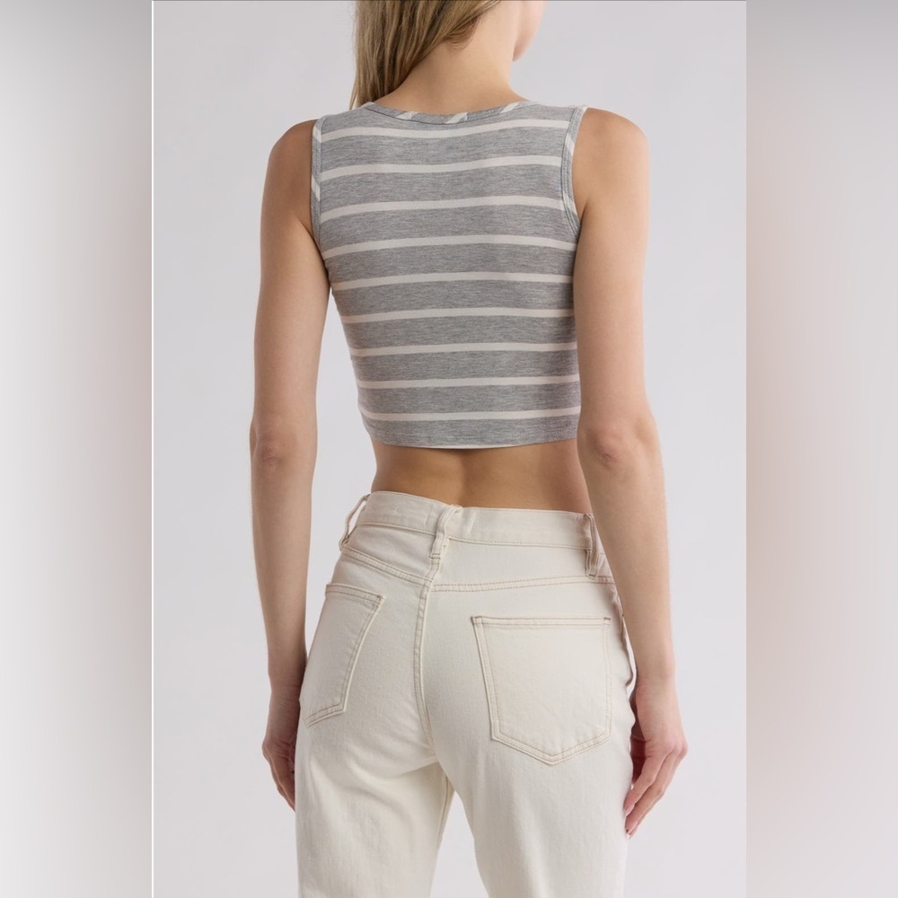 NWT Cotton Emporium Sleeveless Cropped Tank Juniors Size Large Runs Small - Picture 2 of 10